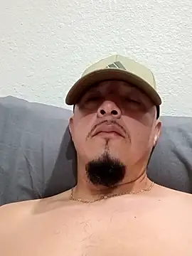 Lalin2323 online show from February 21, 2026, 11:29 pm