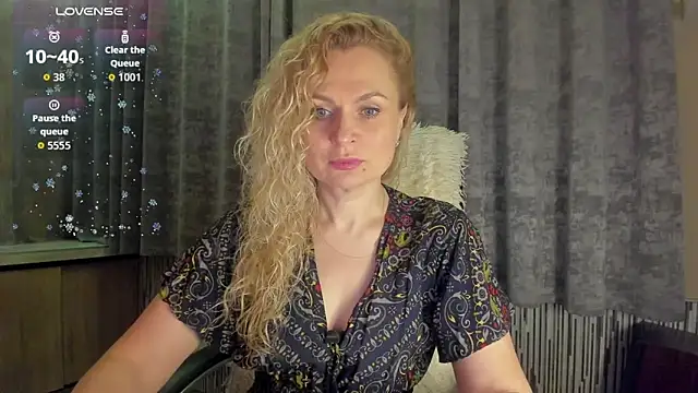 Snapshot of LanaLight_x chatting on May 29, 2026, 8:26 pm LanaLight x online show from May 29, 2026, 8:26 pm