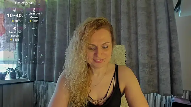 Snapshot of LanaLight_x chatting on May 18, 2026, 4:56 pm LanaLight x online show from May 18, 2026, 4:56 pm