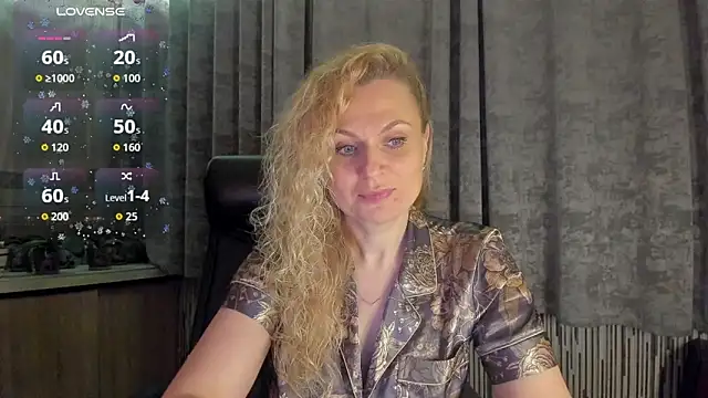 Snapshot of LanaLight_x chatting on April 29, 2026, 9:10 pm LanaLight x online show from April 29, 2026, 9:10 pm