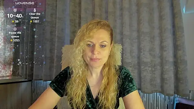 Snapshot of LanaLight_x chatting on May 21, 2026, 2:53 am LanaLight x online show from May 21, 2026, 2:53 am