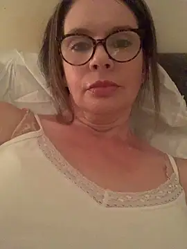 Snapshot of CherryCe chatting on December 23, 2025, 12:22 am CherryCe online show from December 23, 2025, 12:22 am