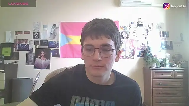 leo cutie online show from March 19, 2026, 8:03 am