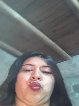 Snapshot of Estefanny_Lolyy chatting on June 1, 2026, 6:02 am Estefanny Lolyy online show from June 1, 2026, 6:02 am