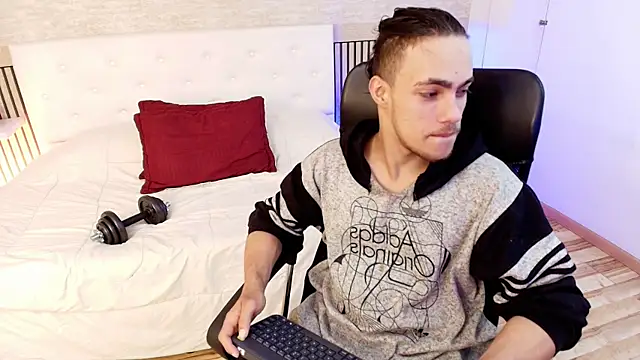 PatrickS25 online show from December 16, 2025, 3:44 am