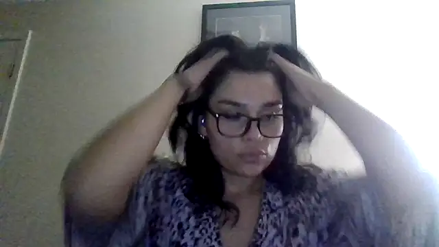 Snapshot of lunabellaX0 chatting on December 3, 2025, 11:04 pm lunabellaX0 online show from December 3, 2025, 11:04 pm