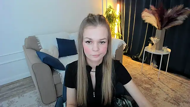 Snapshot of MidnighteAura chatting on July 16, 2026, 7:33 pm MidnighteAura online show from July 16, 2026, 7:33 pm