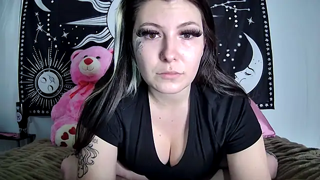 Snapshot of Maexoxo chatting on February 19, 2026, 5:04 am Maexoxo online show from February 19, 2026, 5:04 am