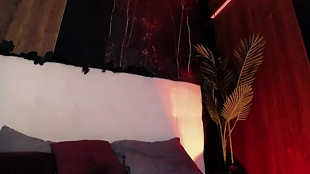 RavenFoxxy online show from May 12, 2026, 5:37 am