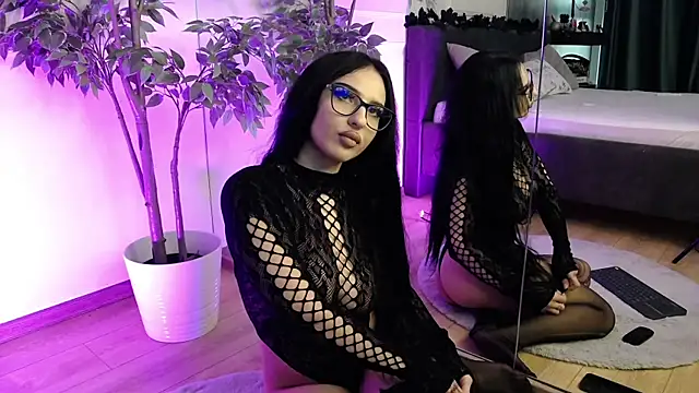 RavenFoxxy online show from December 2, 2025, 6:48 am