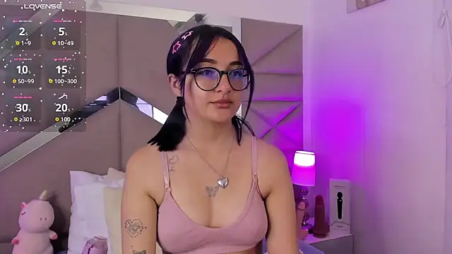 Dreammy Kitty online show from May 27, 2026, 1:07 pm