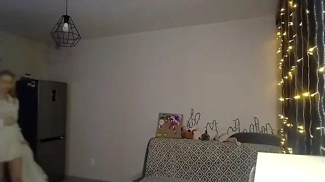 LunaPeony online show from March 26, 2026, 6:39 pm