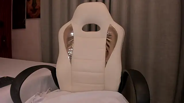 Snapshot of Miss_dare chatting on March 17, 2026, 10:18 am Miss dare online show from March 17, 2026, 10:18 am