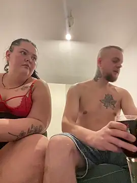 JohnnyandAlice online show from December 1, 2025, 8:21 pm