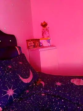 Snapshot of MisNicol chatting on December 3, 2025, 8:19 pm MisNicol online show from December 3, 2025, 8:19 pm