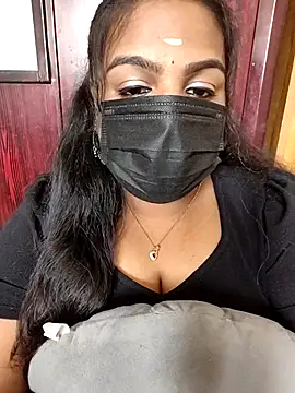 Snapshot of Tamil_Shara chatting on April 10, 2026, 5:47 am Tamil Shara online show from April 10, 2026, 5:47 am