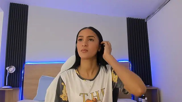 Snapshot of Samantha_luv_ chatting on February 3, 2026, 3:04 am Samantha luv online show from February 3, 2026, 3:04 am