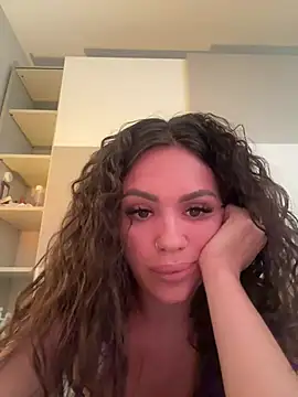 SiennaLuxexx online show from July 21, 2026, 4:41 pm