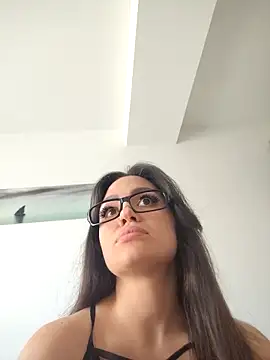 SiennaLuxexx online show from April 18, 2026, 12:51 pm