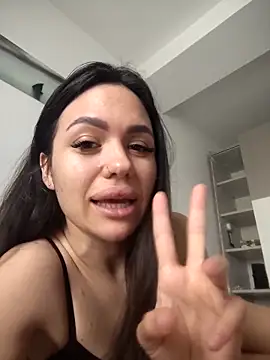 SiennaLuxexx online show from April 20, 2026, 11:46 am