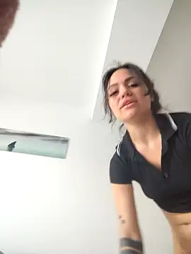 SiennaLuxexx online show from April 17, 2026, 11:57 am