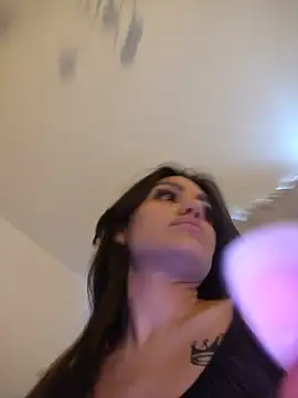 SiennaLuxexx online show from June 8, 2026, 1:22 pm