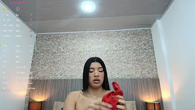 nicol alvarez online show from December 17, 2025, 11:26 am