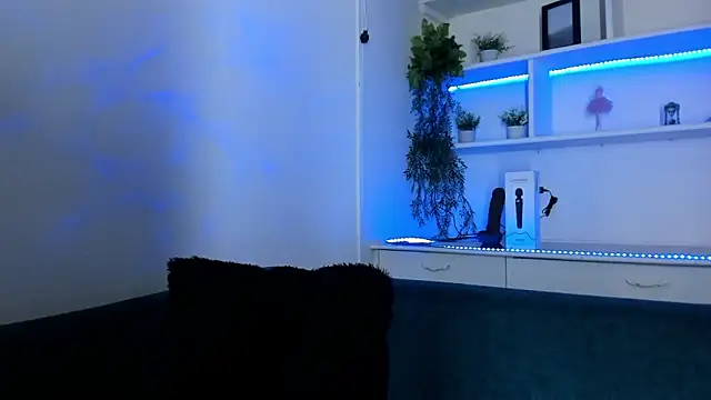 Saelivrae online show from February 13, 2026, 7:03 pm