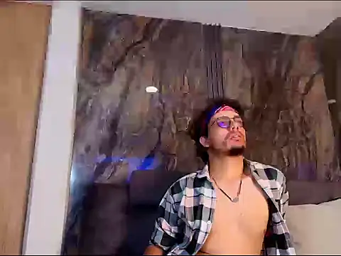 EnzoDarkwood online show from December 2, 2025, 1:35 pm