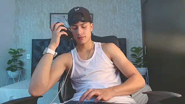 Lander Cruz online show from December 14, 2025, 6:02 pm