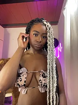 Snapshot of Cynthia_es chatting on June 12, 2026, 1:53 pm Cynthia es online show from June 12, 2026, 1:53 pm