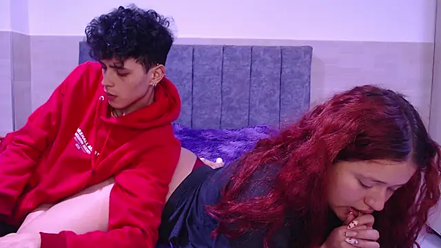 Snapshot of hottie_couplee chatting on December 17, 2025, 9:53 pm hottie couplee online show from December 17, 2025, 9:53 pm