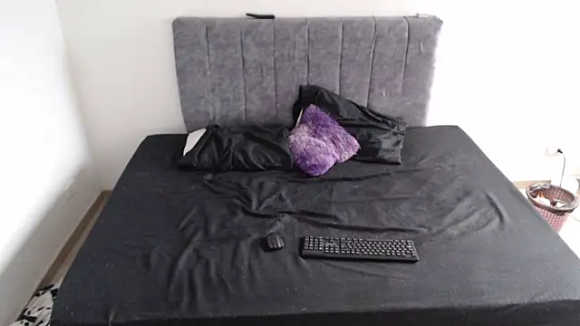 Snapshot of hottie_couplee chatting on March 28, 2026, 10:44 pm hottie couplee online show from March 28, 2026, 10:44 pm