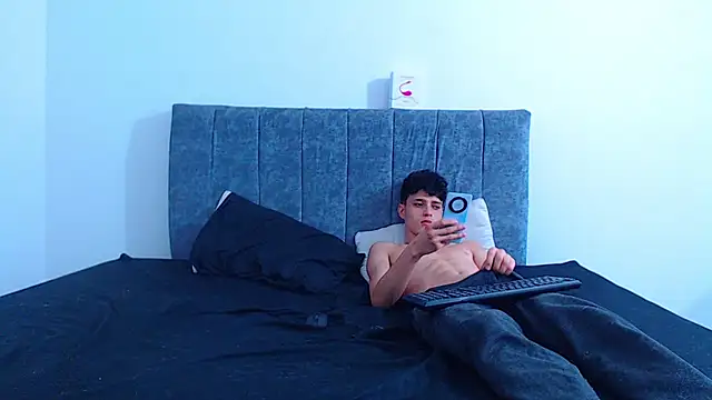 Snapshot of hottie_couplee chatting on March 20, 2026, 10:55 pm hottie couplee online show from March 20, 2026, 10:55 pm