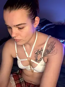 Snapshot of LoreenKinky chatting on February 4, 2026, 7:09 pm LoreenKinky online show from February 4, 2026, 7:09 pm