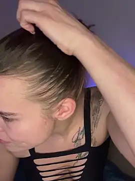 Snapshot of LoreenKinky chatting on December 22, 2025, 7:25 pm LoreenKinky online show from December 22, 2025, 7:25 pm