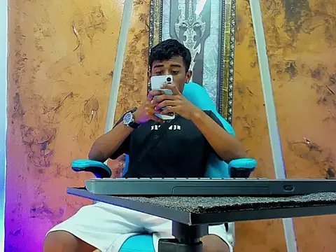 black sweethot online show from December 2, 2025, 4:03 am