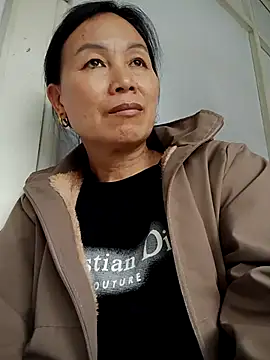 Snapshot of Lili-123k chatting on February 6, 2026, 2:18 am Lili-123k online show from February 6, 2026, 2:18 am