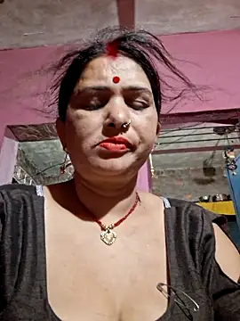 Your-shreya143 online show from May 24, 2026, 8:42 pm
