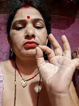 Your-shreya143 online show from May 14, 2026, 7:22 pm