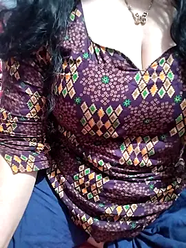 hottyrose69 online show from April 22, 2026, 4:03 pm