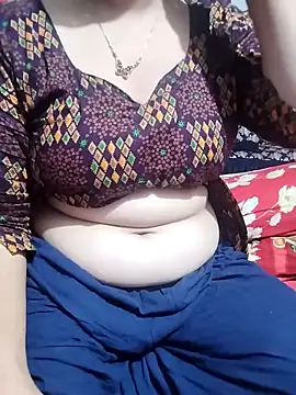 hottyrose69 online show from April 24, 2026, 9:28 pm