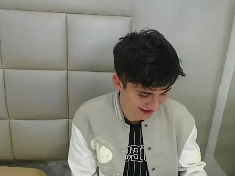 JuanGomm online show from December 16, 2025, 3:44 am