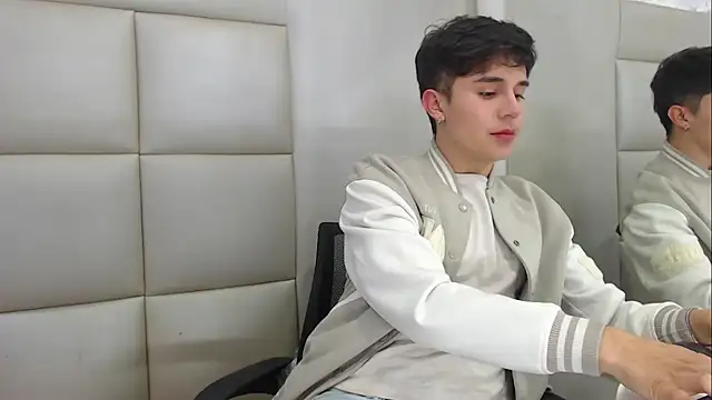 JuanGomm online show from December 15, 2025, 3:56 am