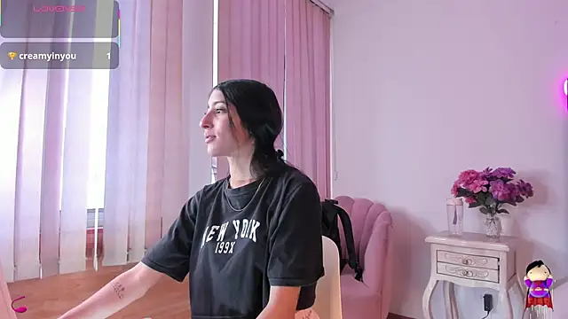 lya  brown online show from December 22, 2025, 1:33 pm