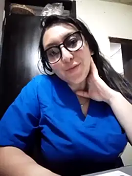 Snapshot of Valeria_montana_ chatting on April 26, 2026, 2:42 am Valeria montana online show from April 26, 2026, 2:42 am