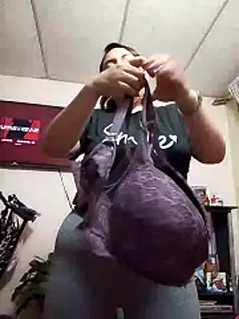 Snapshot of Valeria_montana_ chatting on March 19, 2026, 11:38 pm Valeria montana online show from March 19, 2026, 11:38 pm