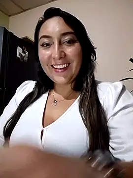 Snapshot of Valeria_montana_ chatting on April 5, 2026, 12:39 am Valeria montana online show from April 5, 2026, 12:39 am