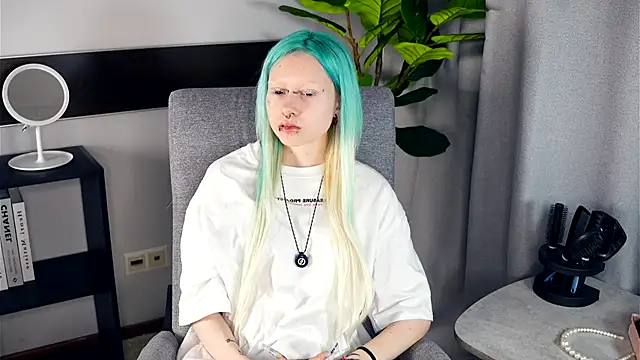 RendaBacke online show from December 4, 2025, 10:36 am