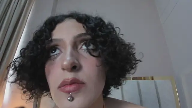 Snapshot of LyraVendrell chatting on April 30, 2026, 7:54 pm LyraVendrell online show from April 30, 2026, 7:54 pm